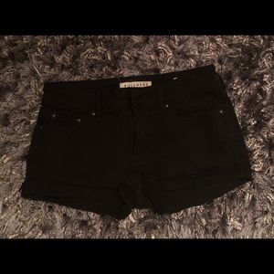 Bullhead low rise black shorts.